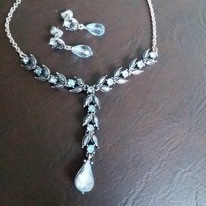 Blue rhinestone/silver necklace/pierced earrings set